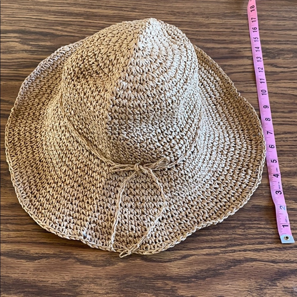 NWOT Target beach hat! - Picture 2 of 3